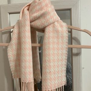 Sweet pink houndstooth scarf